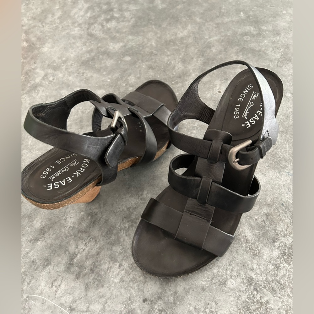 Kork-Ease Elinor Black t-strap high heeled leather sandals. Size 10
